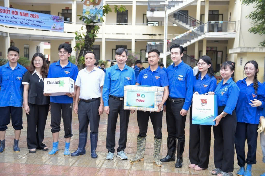 Tuổi trẻ cả nước chung tay sẻ chia, hỗ trợ Thái Nguyên khắc phục hậu quả bão số 11