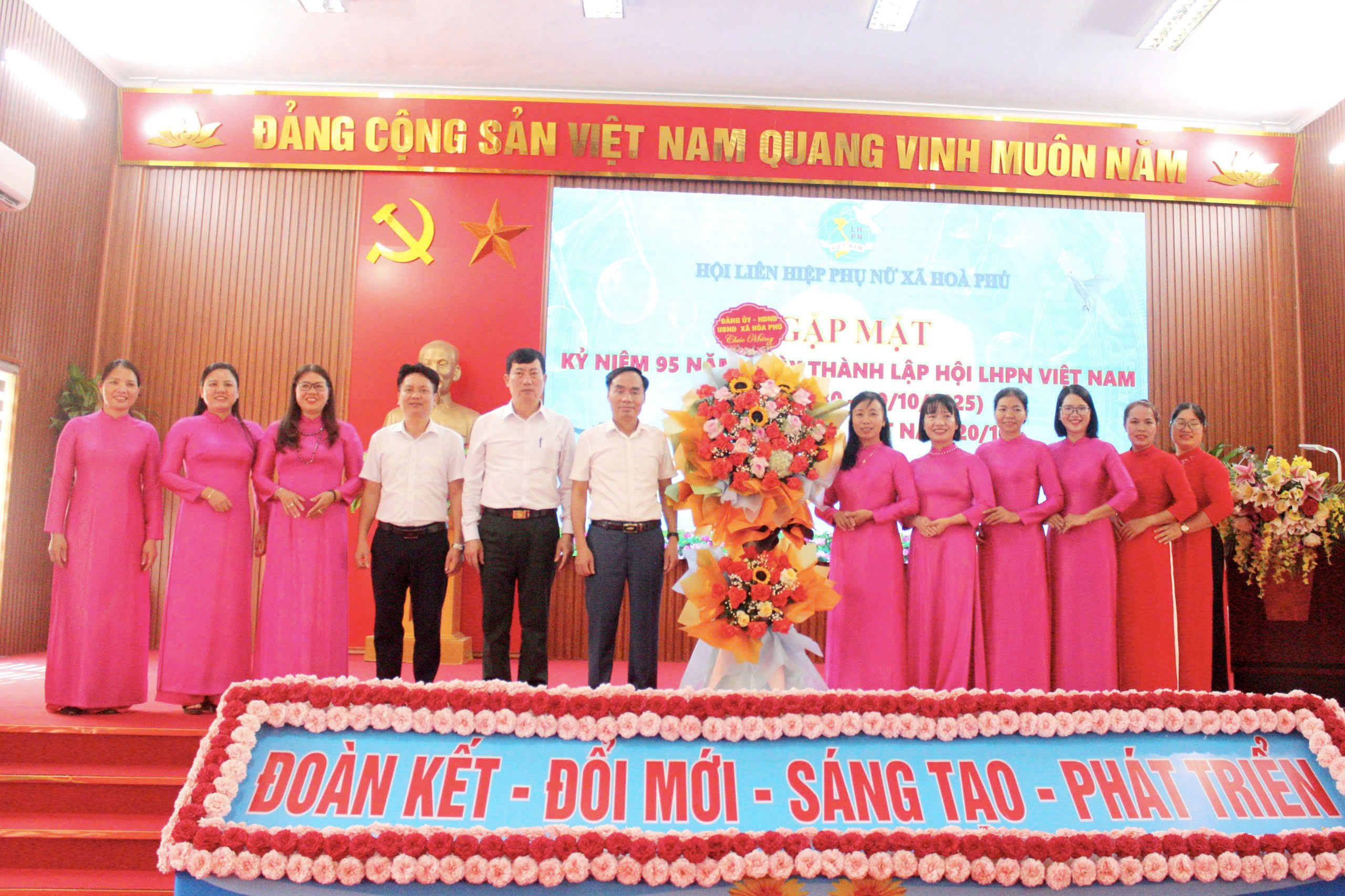 Xã Hòa Phú trang trọng gặp mặt kỷ niệm 95 năm Ngày thành lập Hội Liên hiệp Phụ nữ Việt Nam