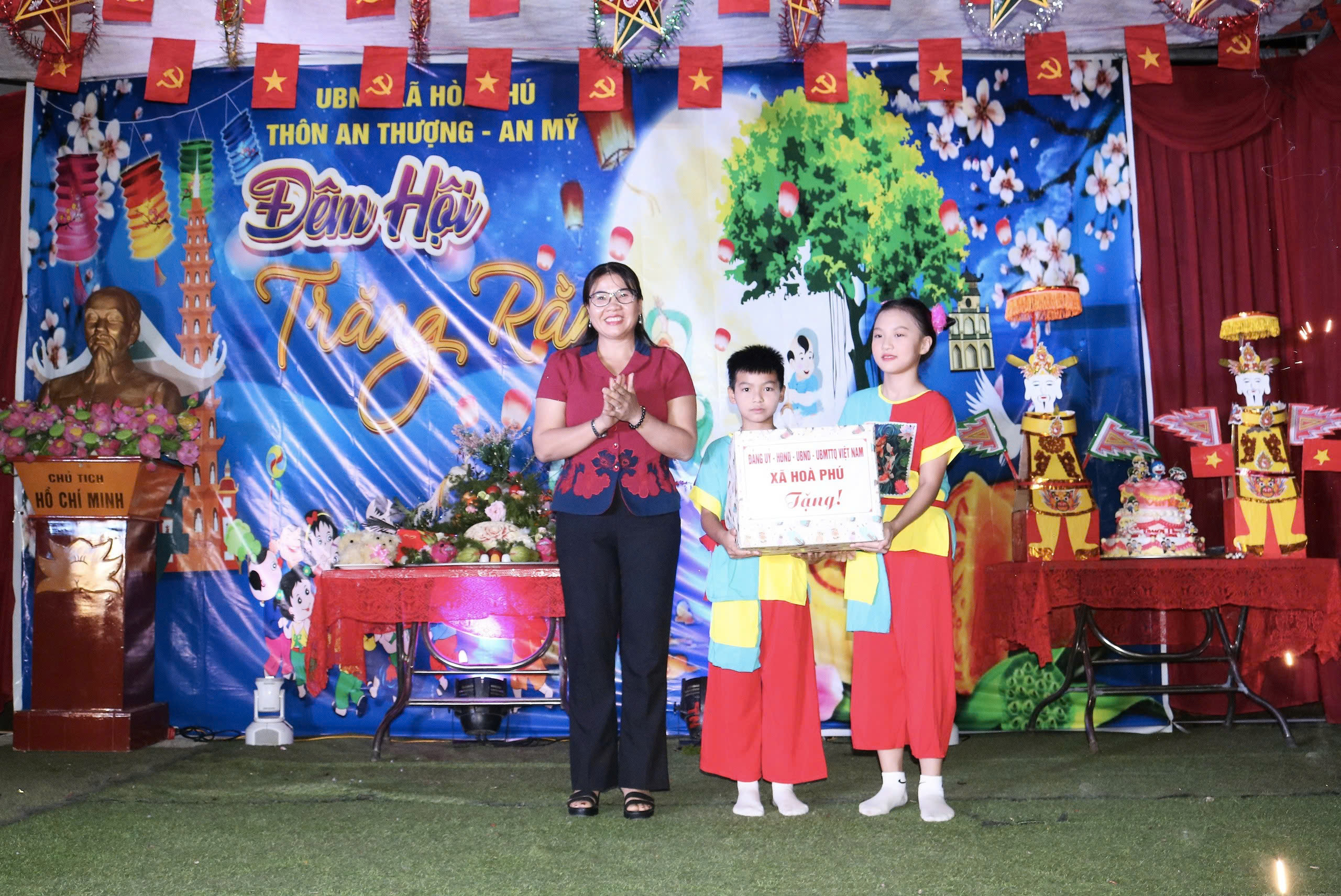 Xã Hòa Phú rộn ràng “Đêm hội trăng rằm”, lan tỏa yêu thương tới thiếu niên, nhi đồng