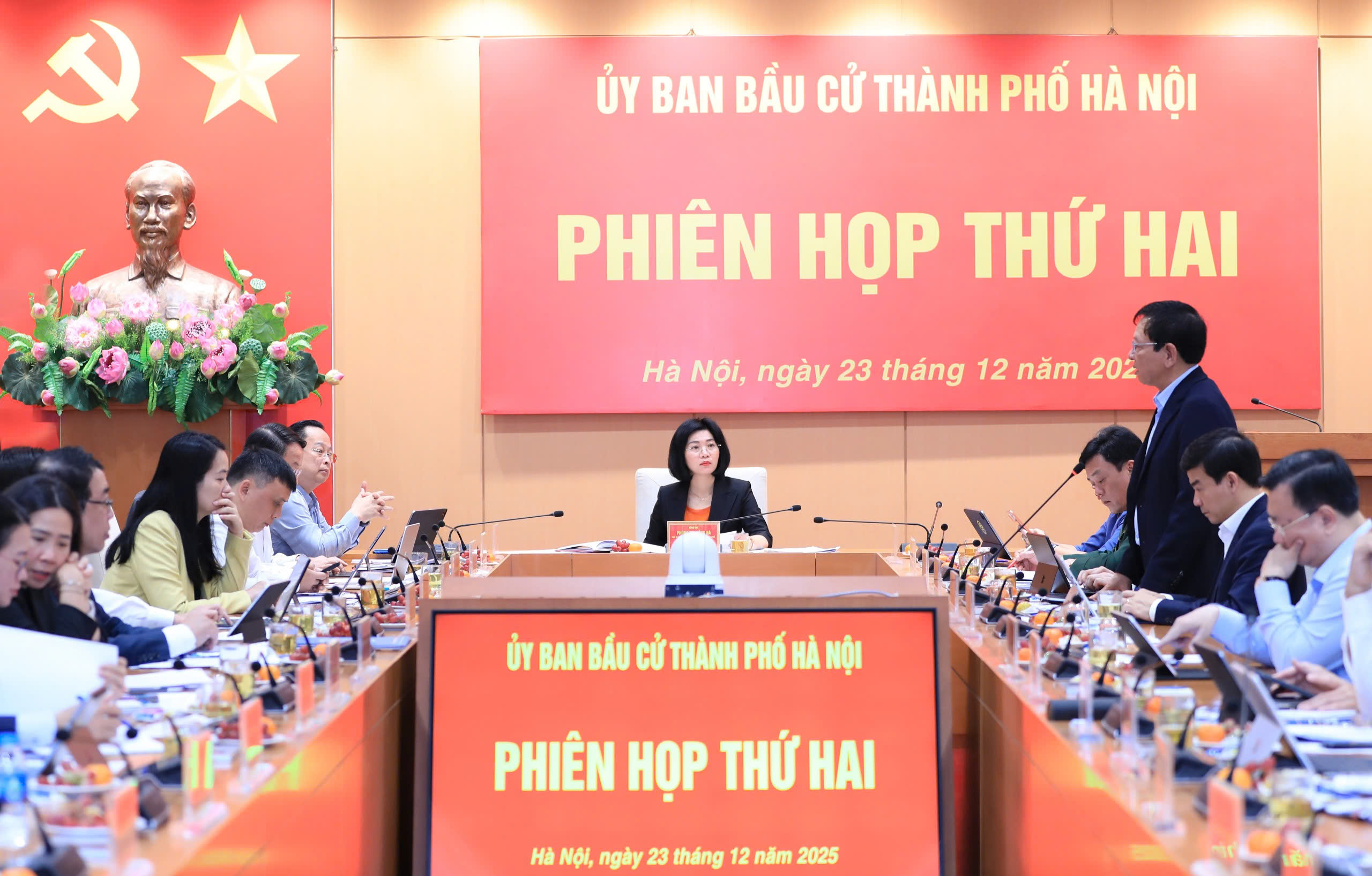 Chủ tịch Ủy ban Bầu cử thành phố Hà Nội Phùng Thị Hồng Hà: Công tác tuyên truyền về bầu cử phải đẩy mạnh, lồng ghép với dịp đón năm mới 