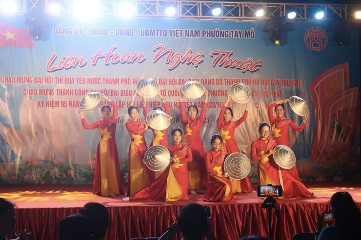 Phường Tây Mỗ lan tỏa niềm tin và khát vọng phát triển qua liên hoan nghệ thuật chào mừng các sự kiện lớn