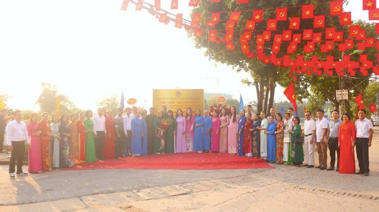 Phường Tây Mỗ gắn biển công trình “Dân vận khéo”, lan tỏa sức dân chào mừng Đại hội Đảng bộ thành phố Hà Nội lần thứ XVIII