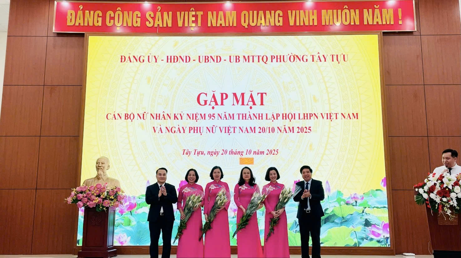 Phường Tây Tựu gặp mặt nữ cán bộ, công chức nhân kỷ niệm Ngày Phụ nữ Việt Nam 20-10