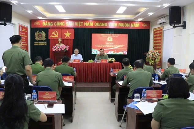 Công an thành phố Hà Nội làm việc với Công an phường Vĩnh Tuy sau 3 tháng vận hành mô hình chính quyền địa phương hai cấp