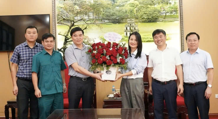 UBND phường Chương Mỹ gặp mặt, tôn vinh nữ cán bộ nhân Ngày Phụ nữ Việt Nam 20-10