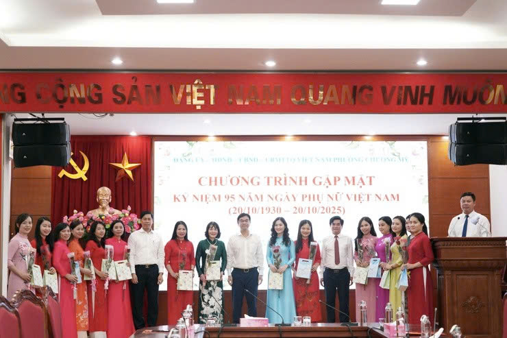 Phường Chương Mỹ gặp mặt, tri ân nữ cán bộ cơ quan Đảng nhân kỷ niệm 95 năm Ngày thành lập Hội Liên hiệp Phụ nữ Việt Nam
