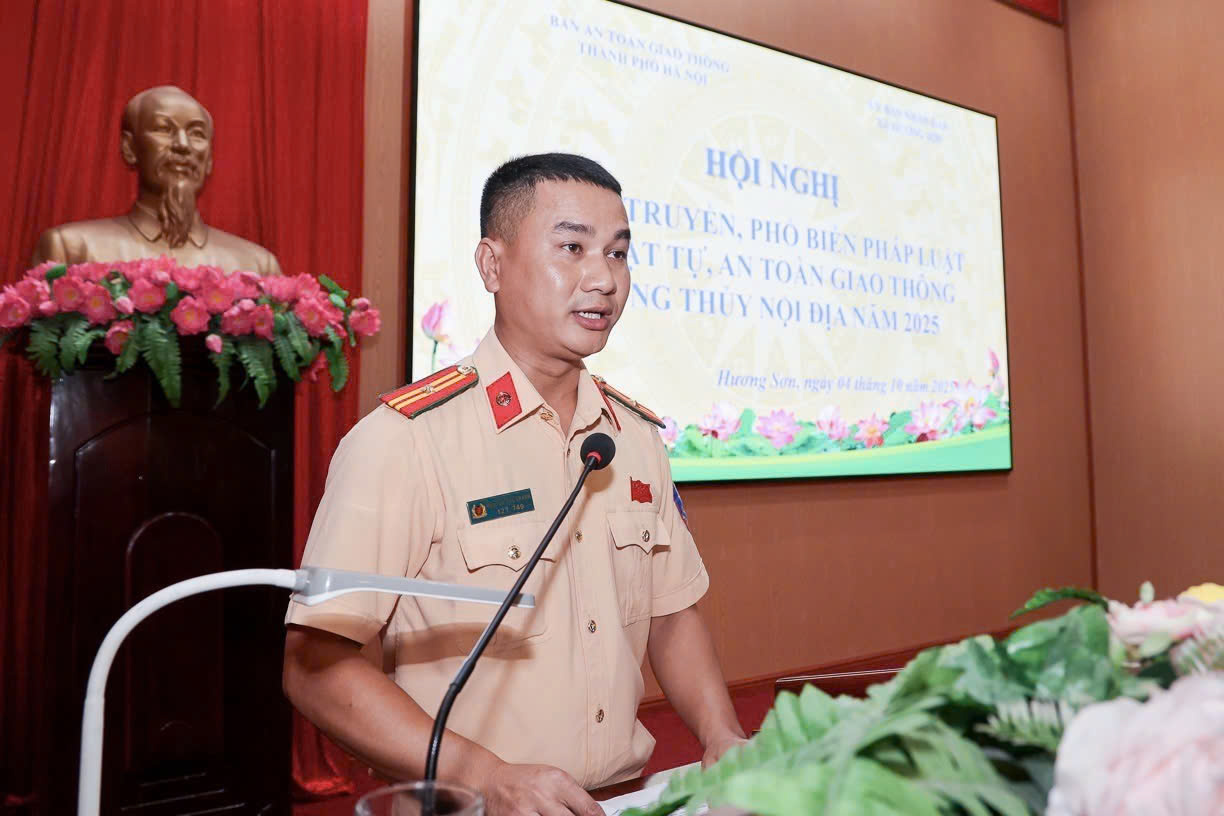 Tăng cường kỹ năng, siết chặt kỷ cương an toàn giao thông đường thủy tại khu di tích Chùa Hương