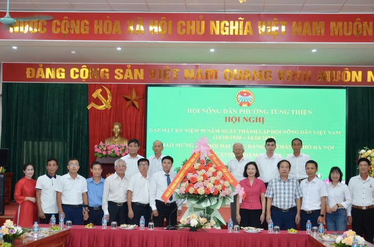Hội Nông dân phường Tùng Thiện gặp mặt truyền thống, giao lưu thể thao chào mừng 95 năm Ngày thành lập Hội
