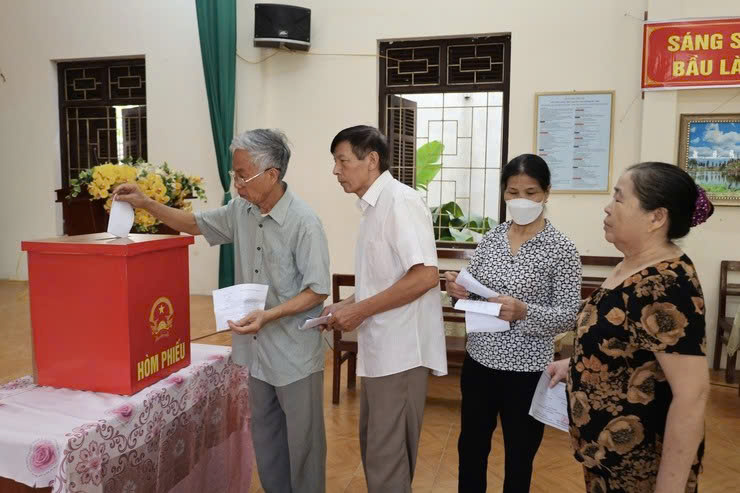 Phường Tùng Thiện tổ chức bầu cử Tổ trưởng tổ dân phố nhiệm kỳ 2025-2027 trong không khí dân chủ, phấn khởi