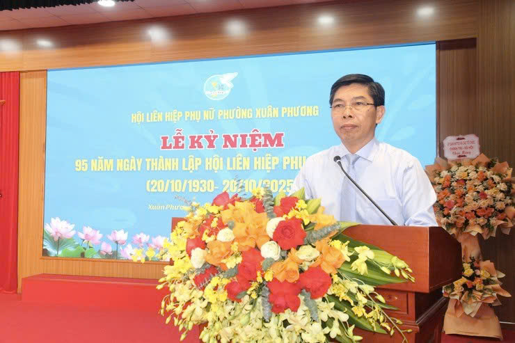 Phụ nữ phường Xuân Phương tỏa sáng bản sắc áo dài, khẳng định vai trò trong mô hình chính quyền địa phương hai cấp