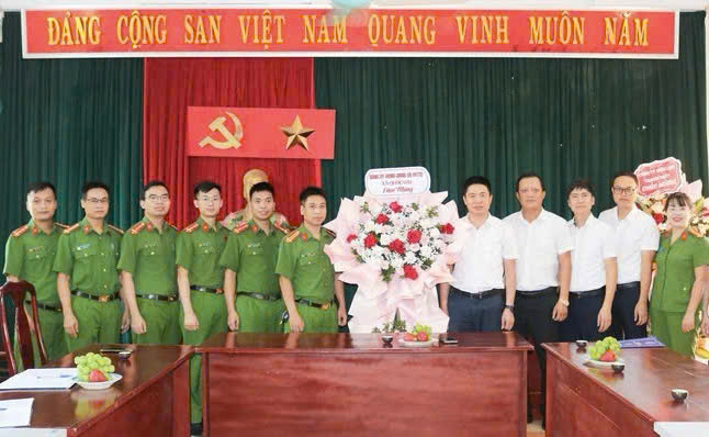 Xã Quốc Oai chúc mừng lực lượng Cảnh sát PCCC&CNCH, khẳng định vai trò nòng cốt bảo vệ an toàn địa bàn