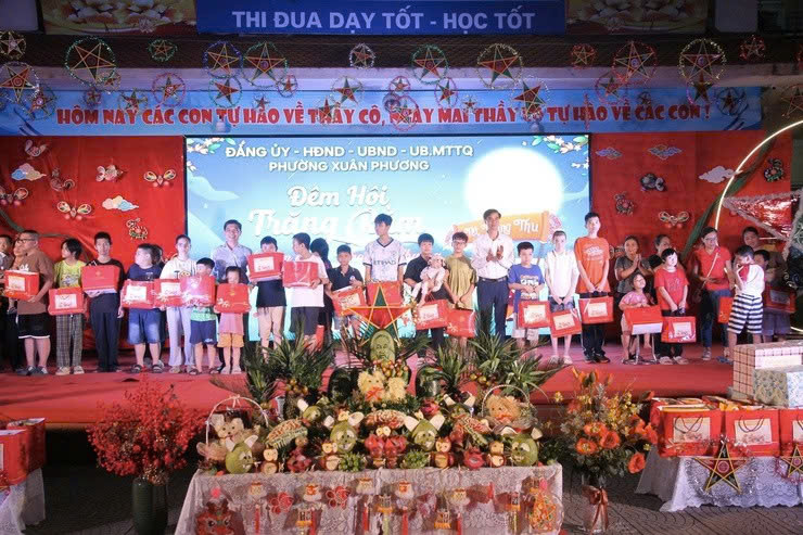Phường Xuân Phương rộn ràng “Đêm hội trăng rằm” đầu tiên trong mô hình chính quyền địa phương hai cấp