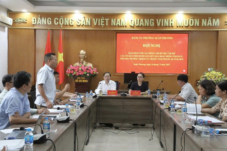 Đảng ủy phường Xuân Phương giao ban Bí thư chi bộ tổ dân phố, kịp thời tháo gỡ khó khăn từ cơ sở