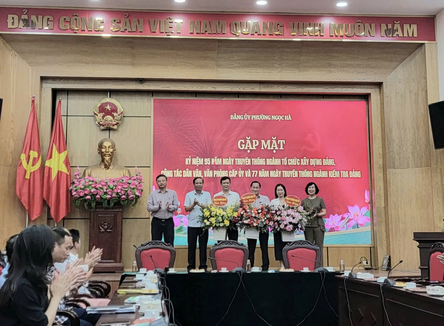 Phường Ngọc Hà tri ân các cơ quan tham mưu của Đảng, đáp ứng yêu cầu mới trong mô hình chính quyền địa phương hai cấp
