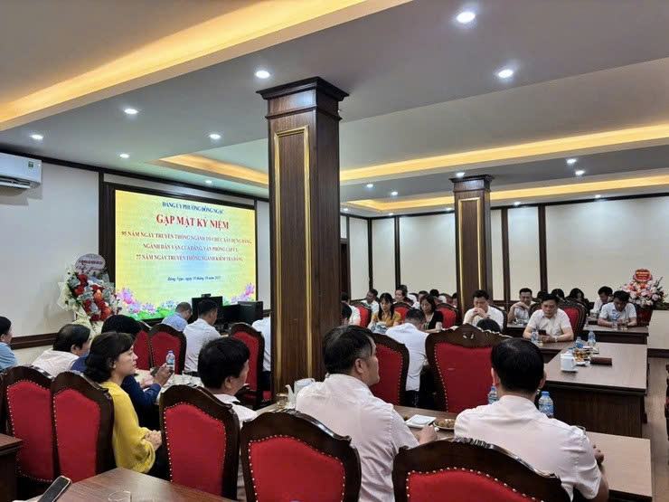 Phường Đông Ngạc gặp mặt kỷ niệm các ngày truyền thống ngành xây dựng Đảng, Dân vận, Văn phòng cấp ủy và kiểm tra Đảng