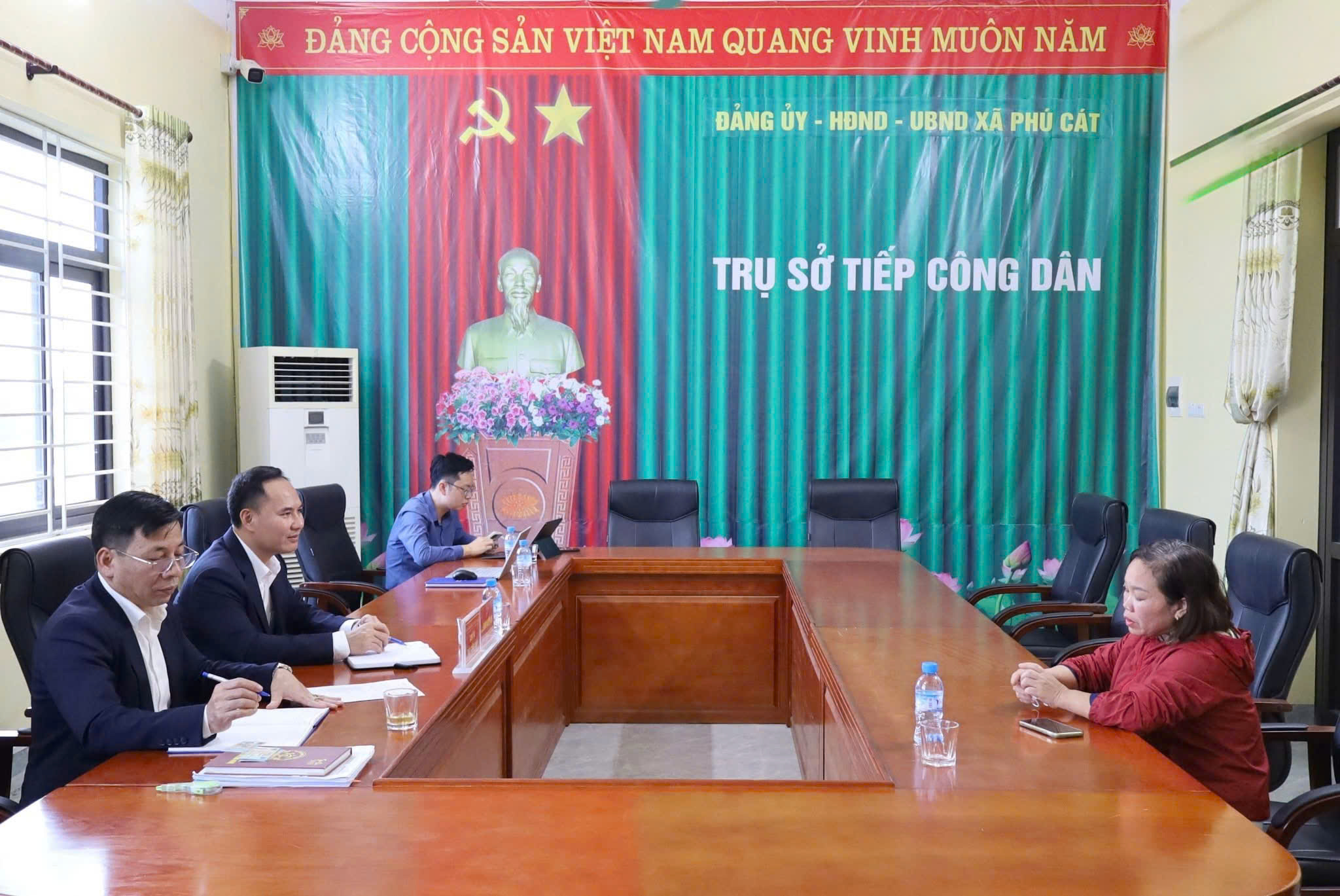 Chủ tịch UBND xã Phú Cát trực tiếp tiếp công dân định kỳ, giải quyết kiến nghị ngay từ cơ sở