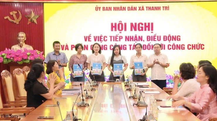 Xã Thanh Trì công bố, trao quyết định bổ nhiệm lại, tiếp nhận và điều động cán bộ