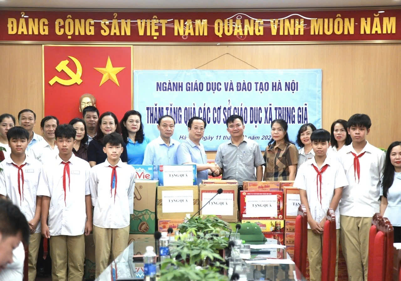 Ngành Giáo dục Thủ đô kịp thời hỗ trợ các trường học chịu ảnh hưởng nặng nề sau bão số 11