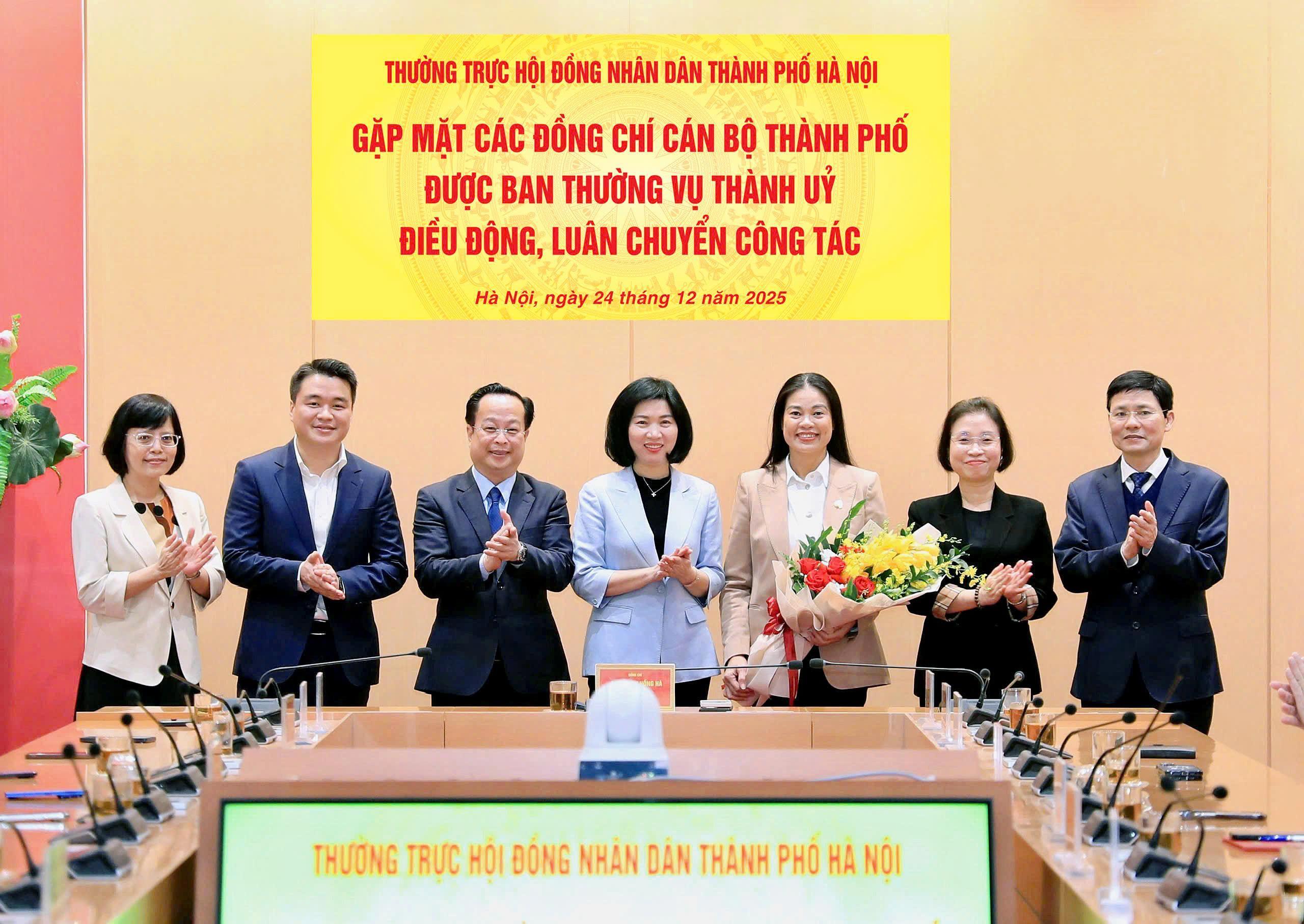 Thường trực HĐND thành phố gặp mặt các cán bộ được Ban Thường trực Thành ủy điều động, luân chuyển công tác