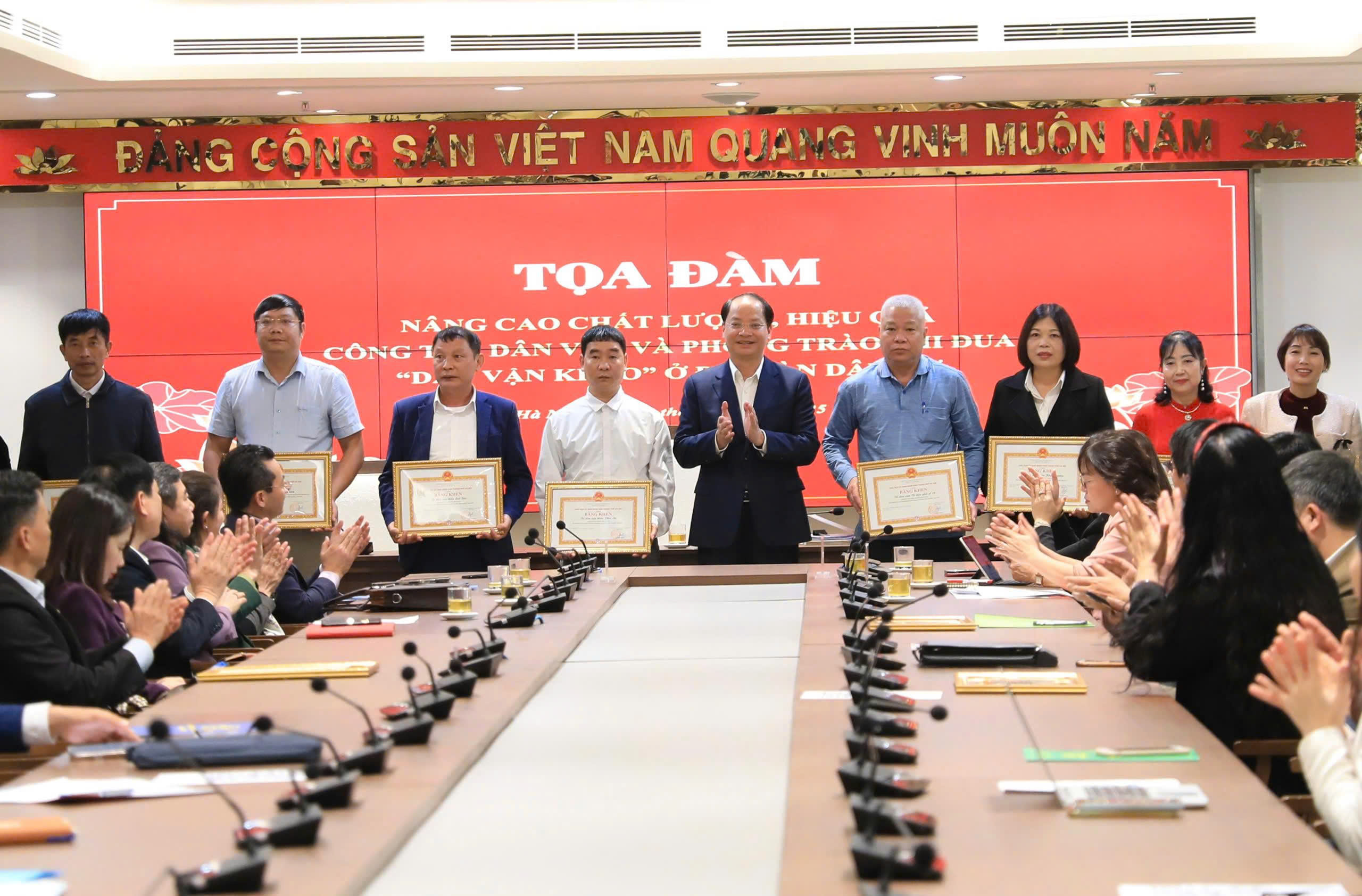 Phát huy sức mạnh của công tác dân vận để đưa Nghị quyết đại hội XVIII vào cuộc sống