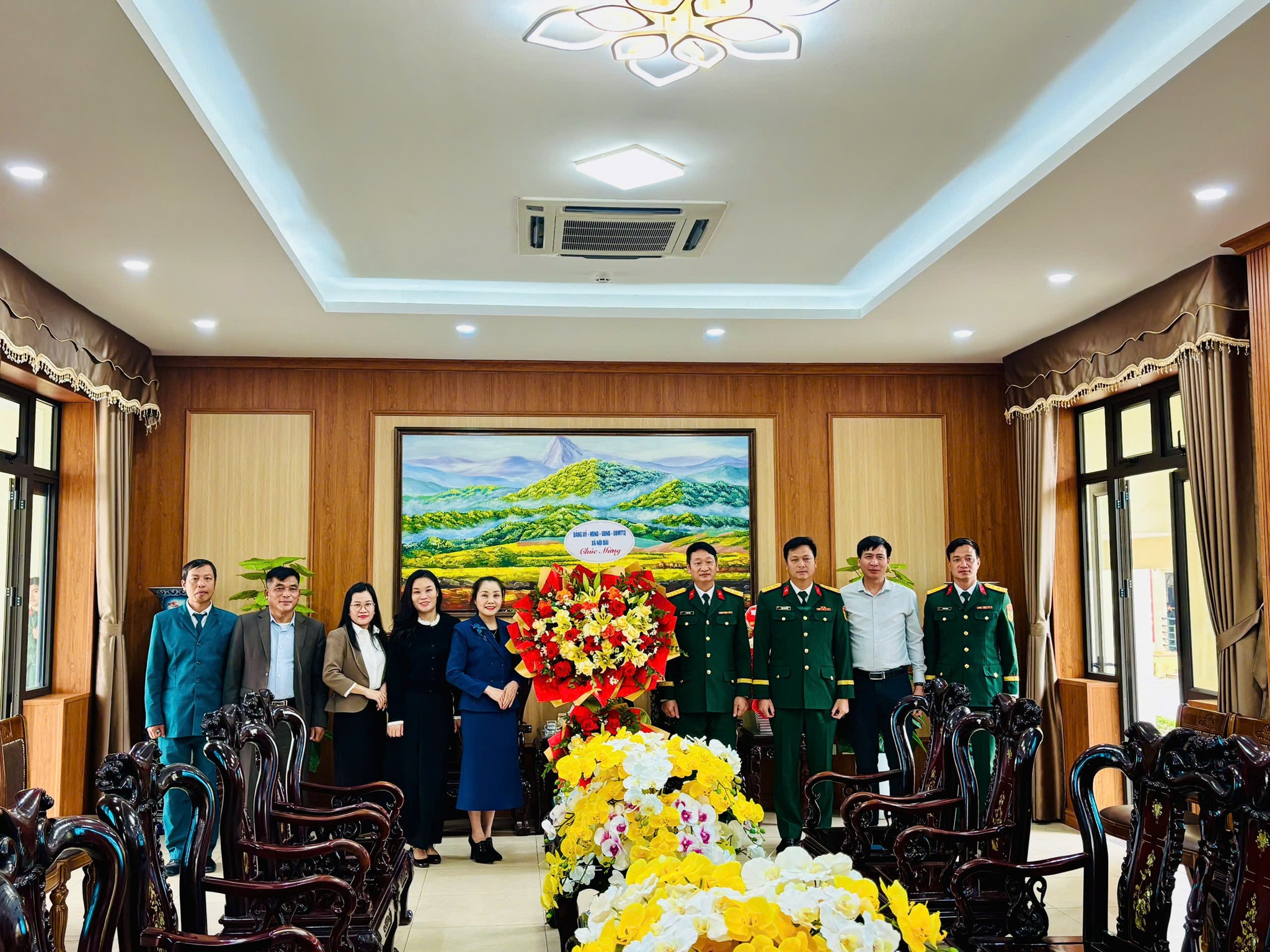 Lãnh đạo xã Nội Bài chúc mừng các đơn vị quân đội nhân kỷ niệm 81 năm ngày thành lập Quân đội nhân dân Việt Nam