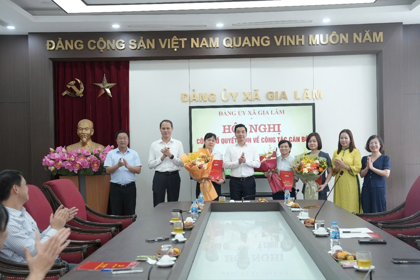 Xã Gia Lâm công bố các quyết định về công tác cán bộ, kiện toàn bộ máy Đảng ủy xã