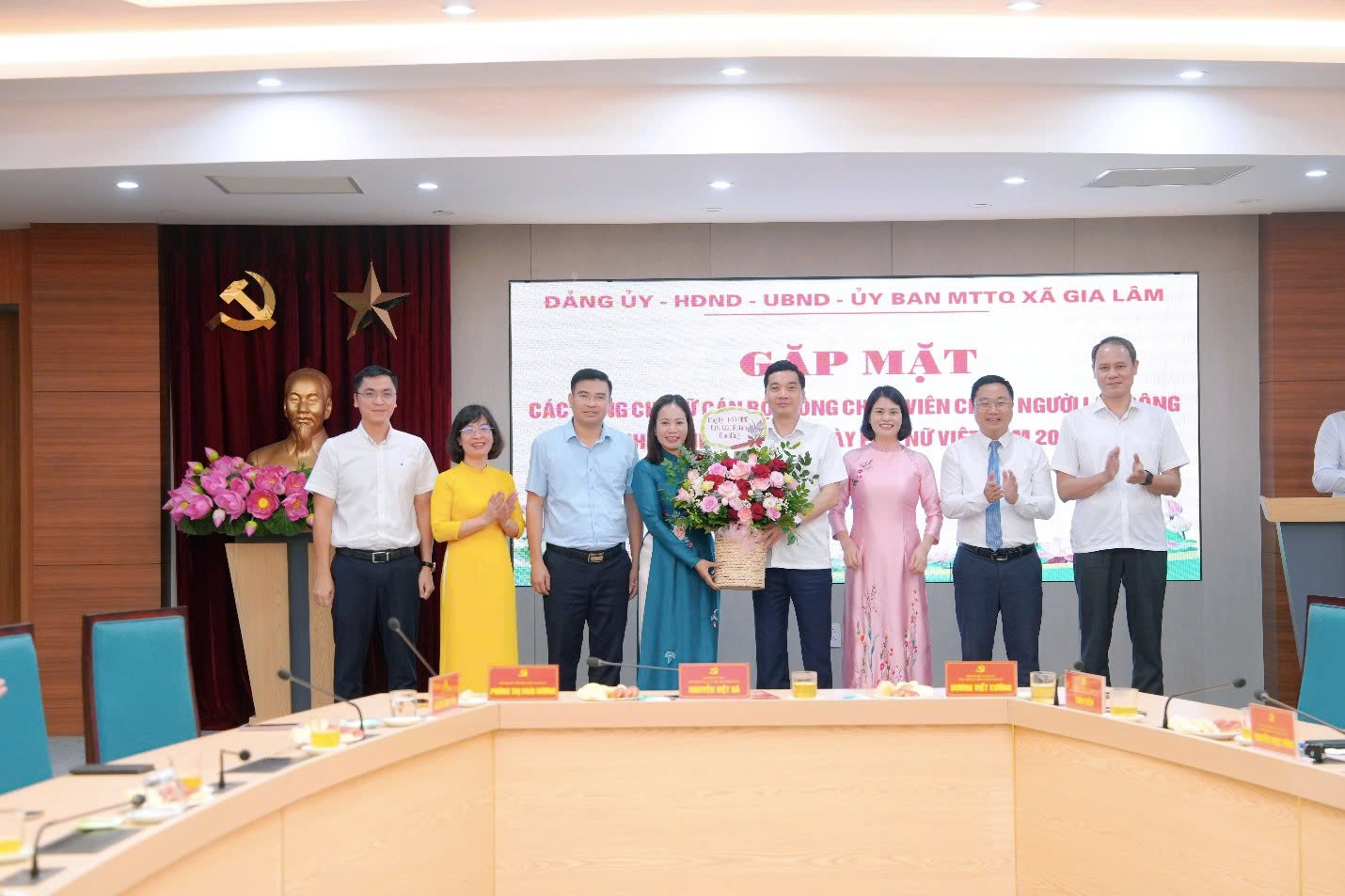 Xã Gia Lâm gặp mặt, tôn vinh nữ cán bộ, công chức nhân Ngày Phụ nữ Việt Nam 20-10