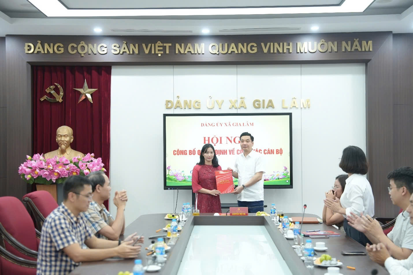 Công bố quyết định bổ nhiệm Phó Trưởng Ban Xây dựng Đảng xã Gia Lâm