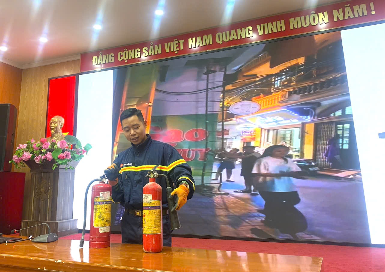 Tăng cường kỹ năng phòng cháy, chữa cháy và cứu nạn cứu hộ cho cán bộ, công chức Sở Y tế