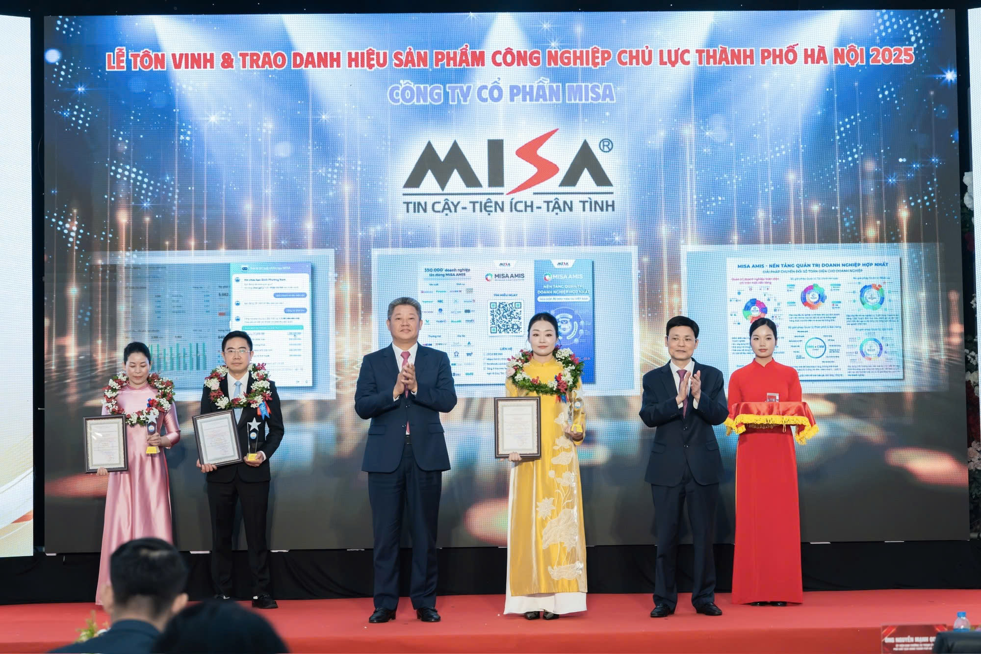 Tôn vinh sản phẩm công nghiệp chủ lực Thủ đô - Khẳng định vai trò động lực của doanh nghiệp trong phát triển kinh tế
