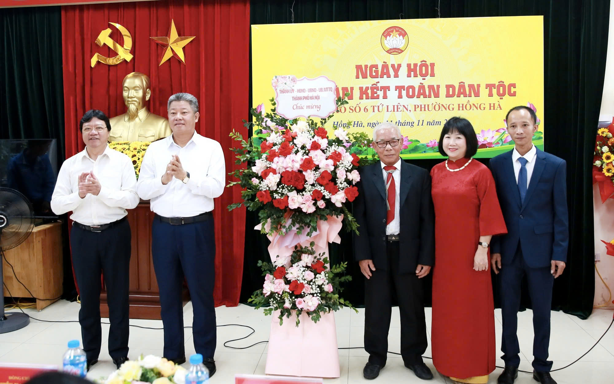 Phó Chủ tịch UBND Thành phố Nguyễn Mạnh Quyền dự Ngày hội Đại đoàn kết toàn dân tộc tại Tổ dân phố 6 Tứ Liên (phường Hồng Hà)