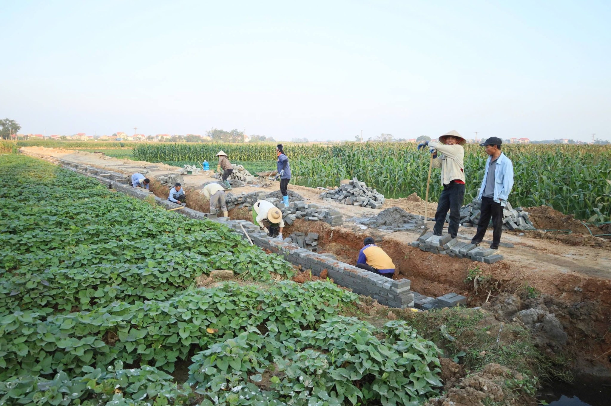 Phong trào hiến đất mở đường lan tỏa tinh thần đồng thuận tại thôn Đồng Phú (xã Cổ Đô)