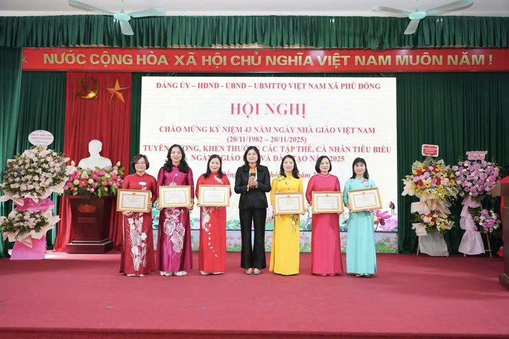 Phường Phù Đổng biểu dương những đóng góp tiêu biểu của ngành giáo dục nhân dịp kỷ niệm Ngày Nhà giáo Việt Nam