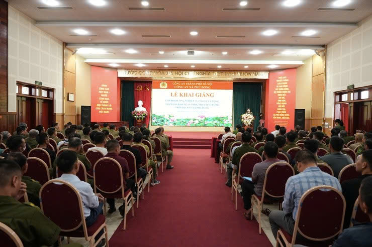 Xã Phù Đổng khai giảng lớp bồi dưỡng nghiệp vụ cho lực lượng tham gia bảo vệ an ninh, trật tự ở cơ sở