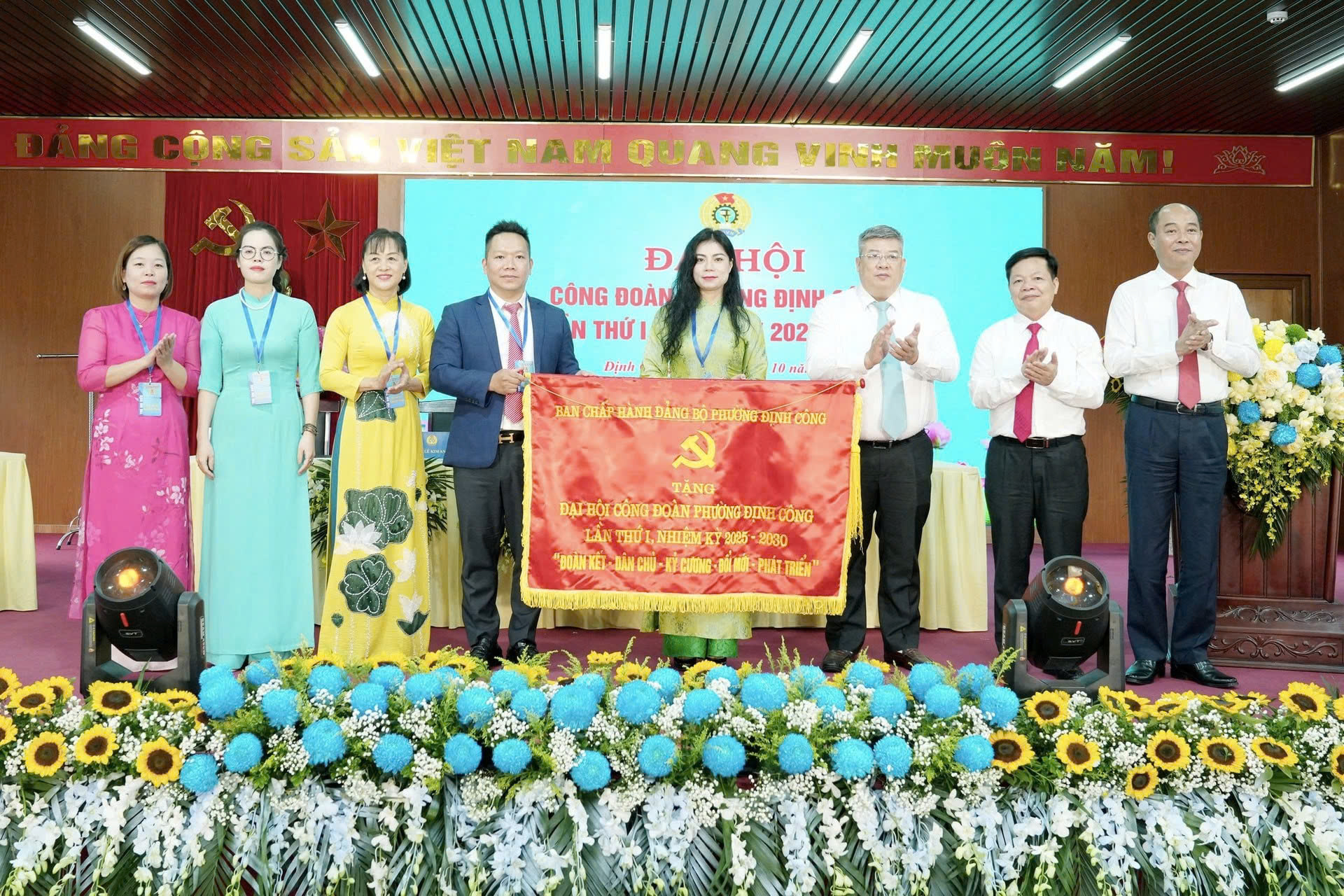 Đại hội Công đoàn phường Định Công lần thứ I khẳng định vai trò đại diện, chăm lo người lao động trong giai đoạn mới