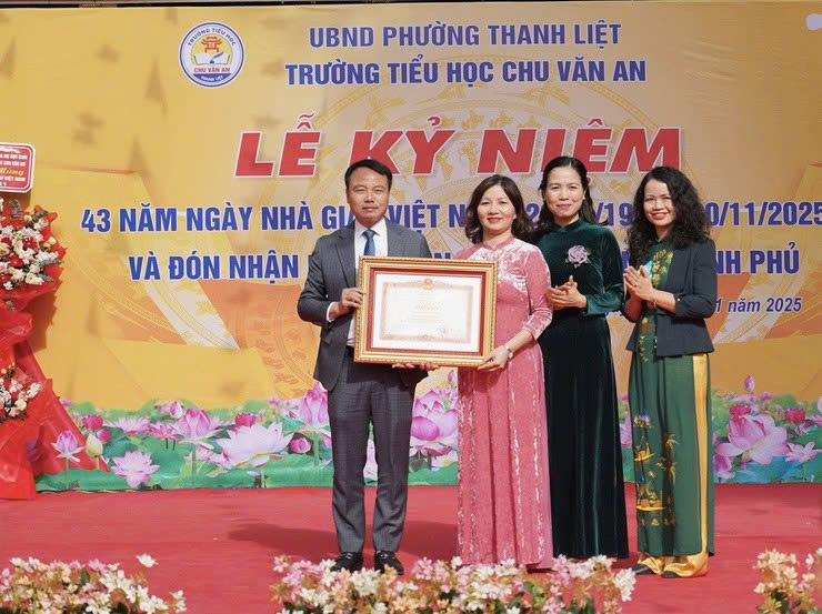 Trường Tiểu học Chu Văn An long trọng kỷ niệm 43 năm Ngày Nhà giáo Việt Nam, đón nhận Bằng khen của Thủ tướng Chính phủ