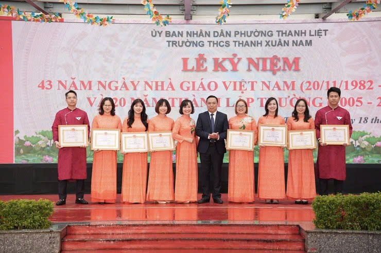 Trường THCS Thanh Xuân Nam kỷ niệm 20 năm thành lập và 43 năm Ngày Nhà giáo Việt Nam
