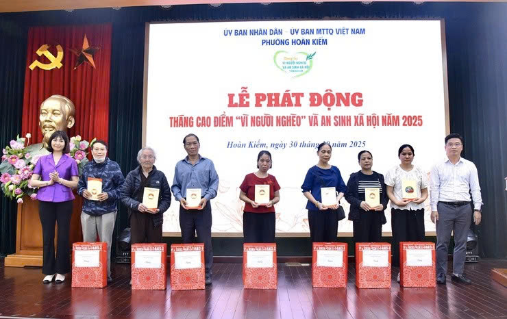 Phường Hoàn Kiếm phát động Tháng cao điểm “Vì người nghèo” năm 2025: Lan tỏa tinh thần nhân ái, sẻ chia trong cộng đồng