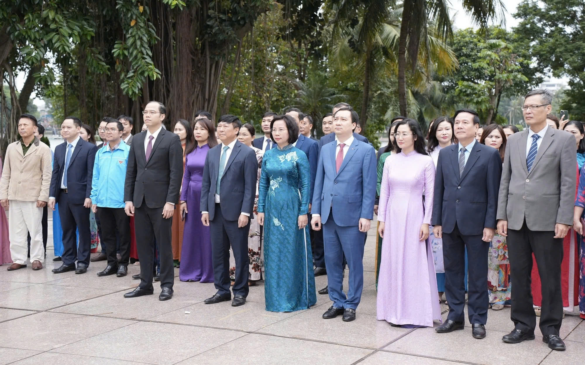 MTTQ Việt Nam thành phố Hà Nội dâng hoa tưởng niệm Bác Hồ – Bác Tôn, khơi dậy sức mạnh đại đoàn kết toàn dân