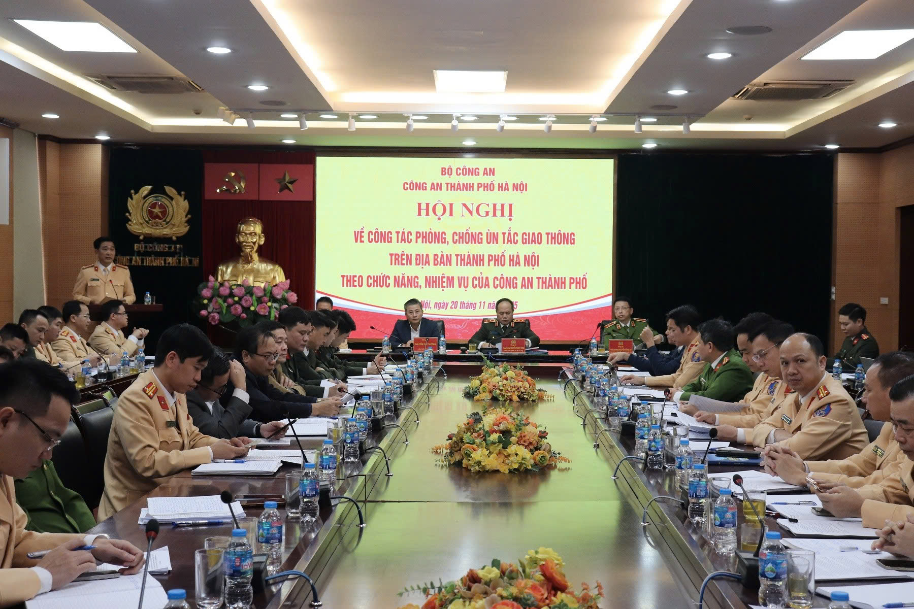 Tăng cường giải pháp bảo đảm trật tự, an toàn giao thông, kiềm chế ùn tắc trên địa bàn Thủ đô