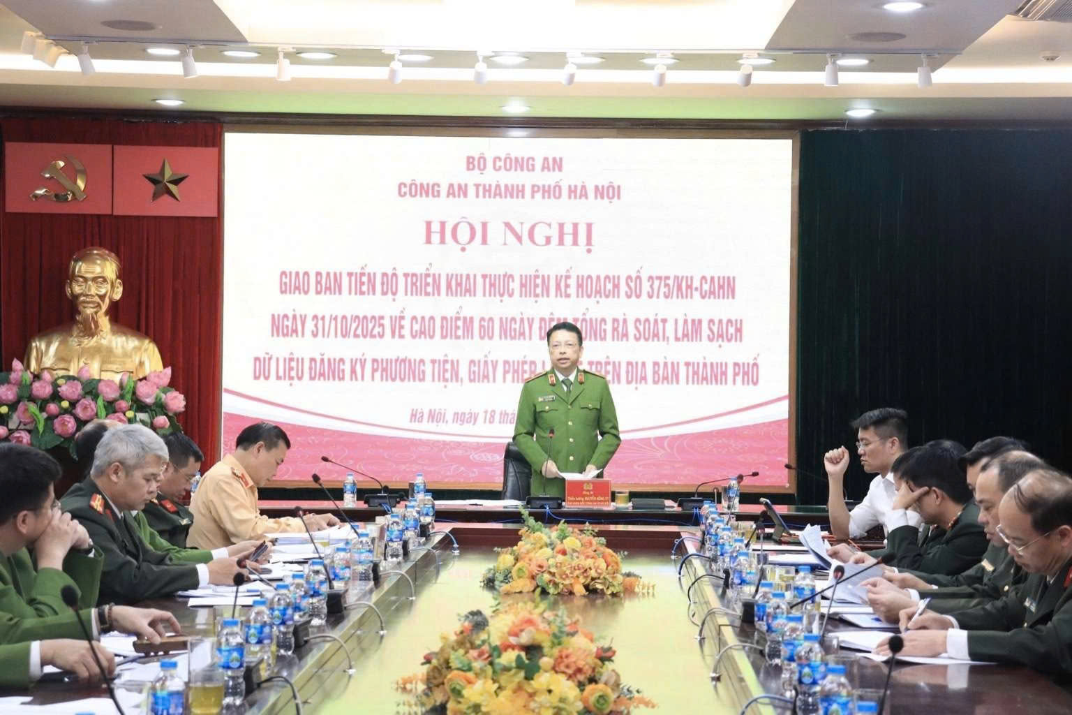 Công an Hà Nội mở cao điểm 60 ngày đêm làm sạch dữ liệu phương tiện, giấy phép lái xe