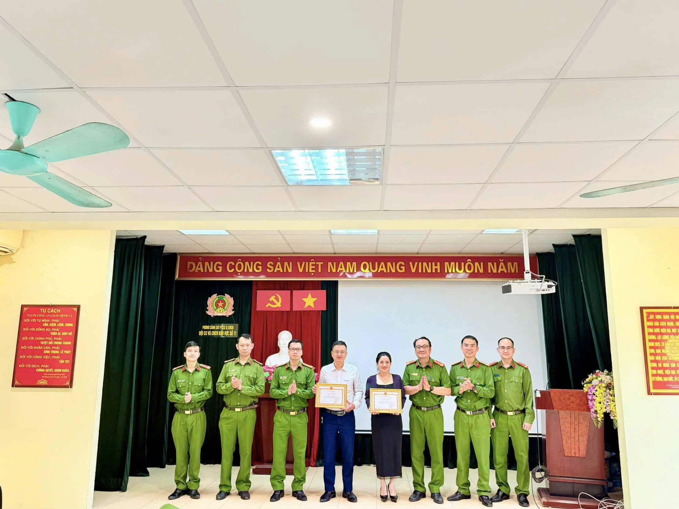Biểu dương hai đơn vị điển hình trong phong trào toàn dân tham gia PCCC&CNCH năm 2025