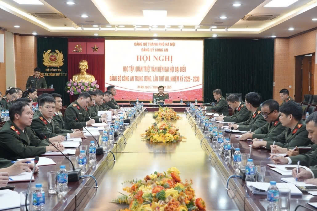Công an thành phố Hà Nội quán triệt Nghị quyết Đại hội Đảng bộ Công an Trung ương, nâng cao chất lượng công tác chuyên môn, thi đua năm 2025
