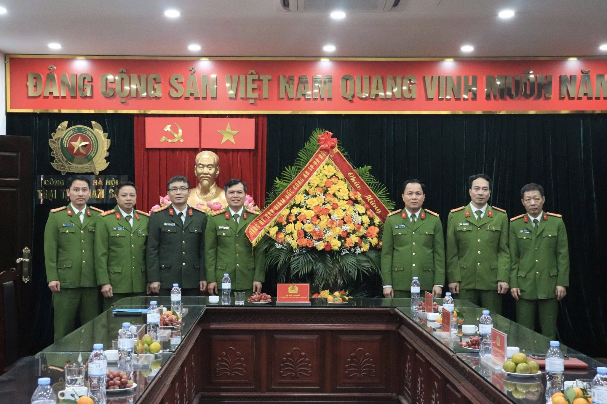 Công an thành phố Hà Nội thăm, chúc mừng Trại tạm giam số 1 và số 2 nhân kỷ niệm 75 năm Ngày truyền thống lực lượng Cảnh sát Thi hành án hình sự và Hỗ trợ tư pháp