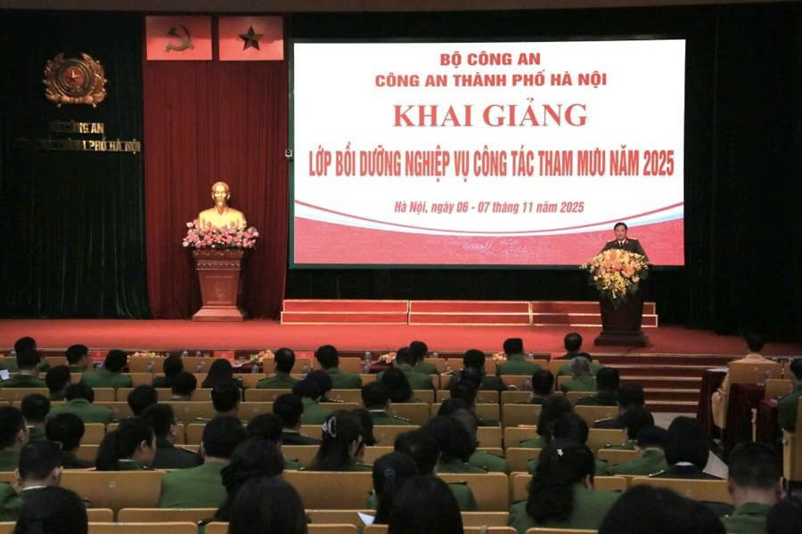 Công an thành phố Hà Nội khai giảng lớp bồi dưỡng nghiệp vụ công tác tham mưu năm 2025