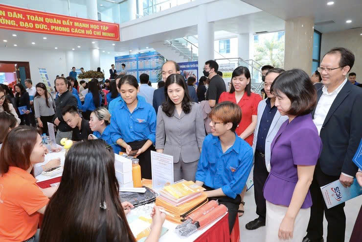 Phường Cầu Giấy kết nối cung - cầu lao động, mở rộng cơ hội việc làm cho người dân và sinh viên