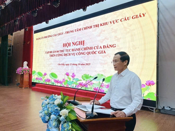 Phường Cầu Giấy đẩy mạnh tập huấn thủ tục hành chính Đảng, thúc đẩy chuyển đổi số trong công tác xây dựng Đảng