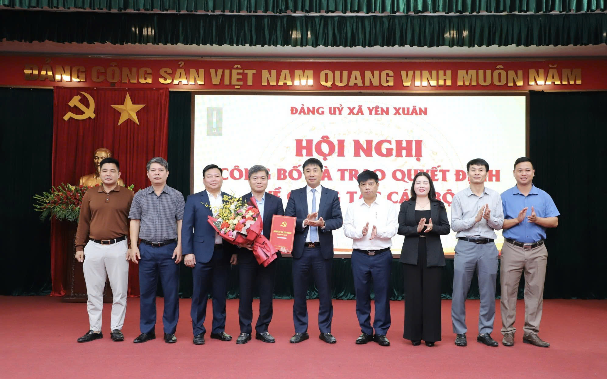 Đảng ủy xã Yên Xuân công bố các quyết định về công tác cán bộ
