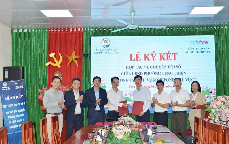 Phường Tùng Thiện ký kết hợp tác chuyển đổi số với MobiFone Khu vực 1 giai đoạn 2025–2030