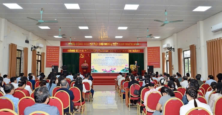 Phường Tùng Thiện quán triệt Nghị quyết Trung ương và thông báo nhanh kết quả Đại hội Đảng bộ thành phố Hà Nội nhiệm kỳ 2025–2030
